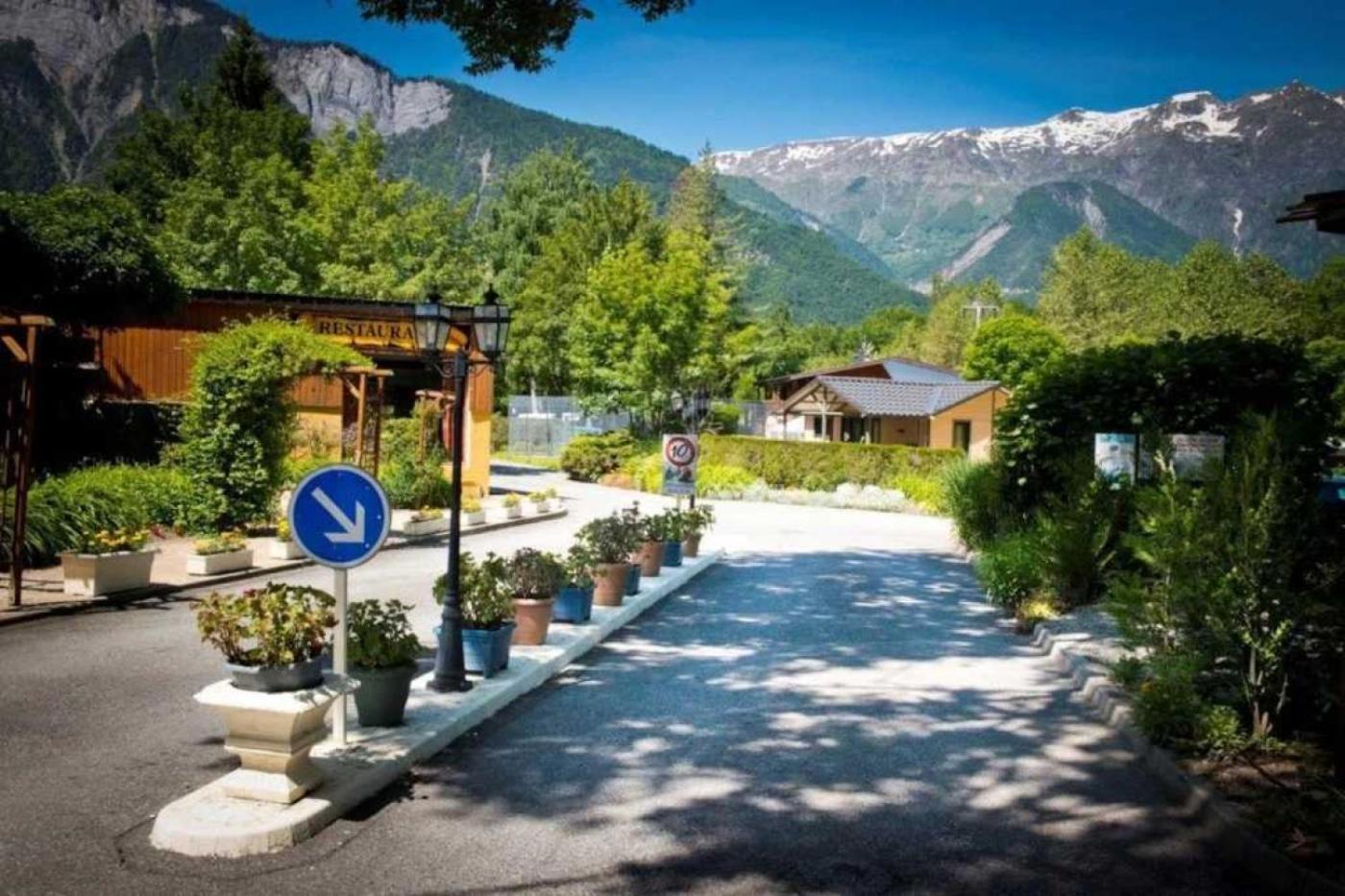 Camping 5 Etoiles - Piscine - Eeceff Le Bourg-dʼOisans エクステリア 写真