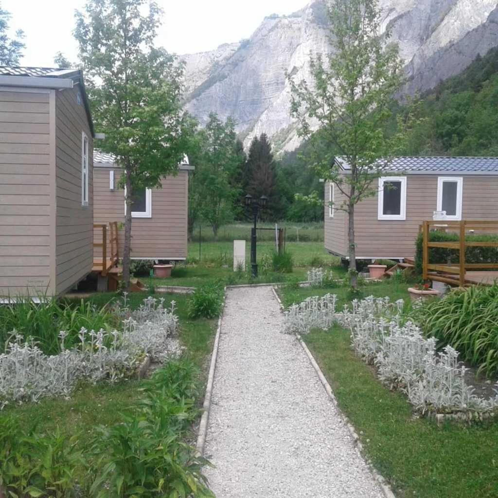 Camping 5 Etoiles - Piscine - Eeceff Le Bourg-dʼOisans エクステリア 写真